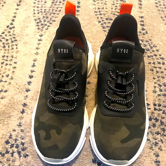 Steve Madden Shoes - Steve Madden Myles camouflage